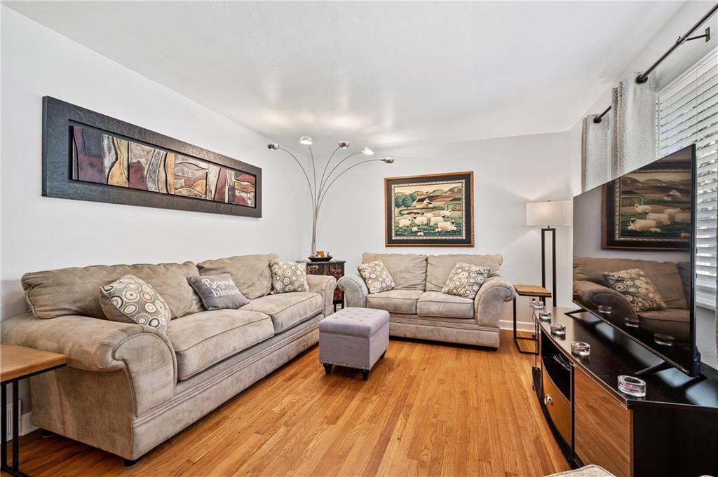331 Eicher Road Pittsburgh, PA 15237 - Photo 3 of 39 Gallery Image 3