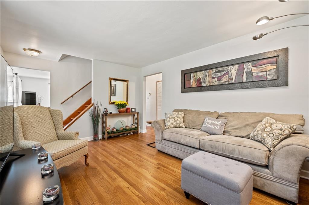 331 Eicher Road Pittsburgh, PA 15237 - Photo 4 of 39 Gallery Image 4