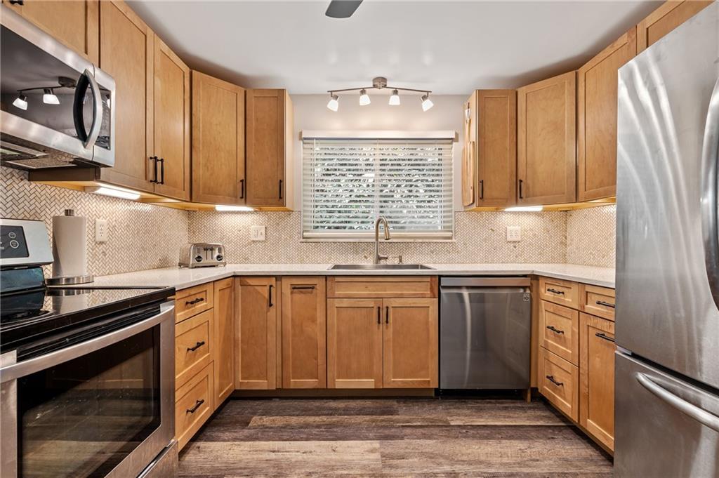 331 Eicher Road Pittsburgh, PA 15237 - Photo 8 of 39 Gallery Image 8