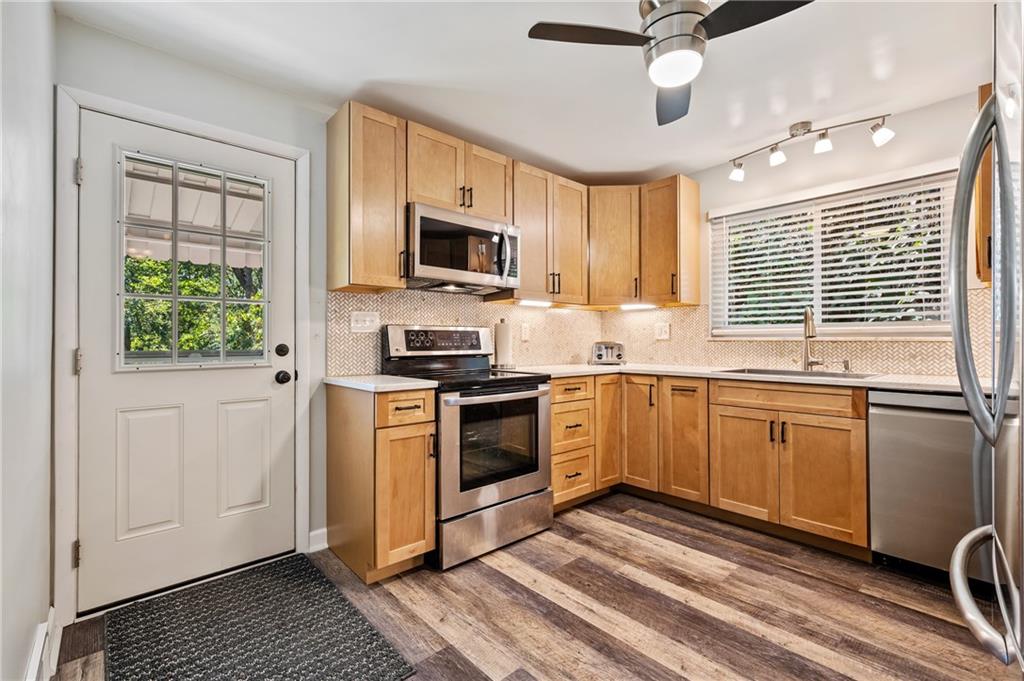 331 Eicher Road Pittsburgh, PA 15237 - Photo 9 of 39 Gallery Image 9