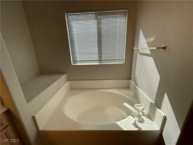 $1,895 | 8463 Antique Cameo Avenue, Las Vegas, NV 89147