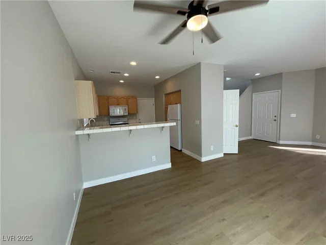 $1,895 | 8463 Antique Cameo Avenue, Las Vegas, NV 89147