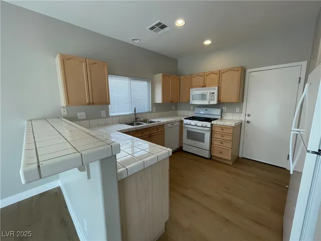 $1,895 | 8463 Antique Cameo Avenue, Las Vegas, NV 89147