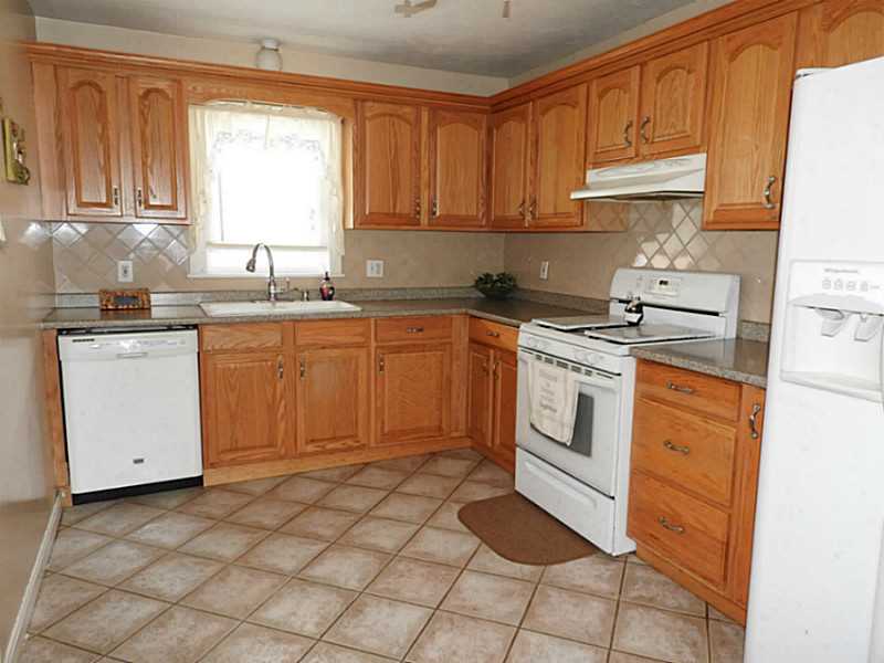 82 Warwick Road Pawtucket, RI 02861 - Photo 2 of 11 Kitchen.
