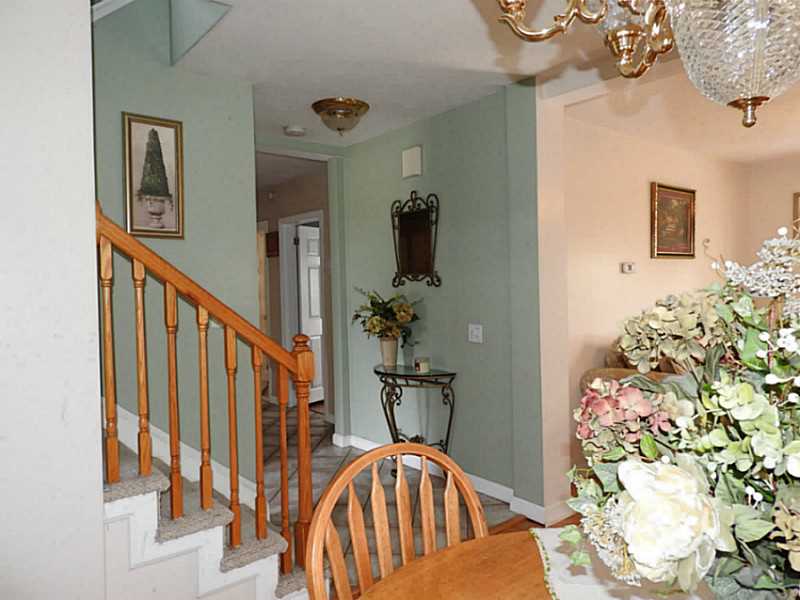 82 Warwick Road Pawtucket, RI 02861 - Photo 4 of 11 Dining Room.