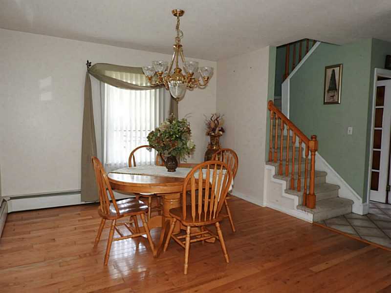 82 Warwick Road Pawtucket, RI 02861 - Photo 5 of 11 Dining Room.