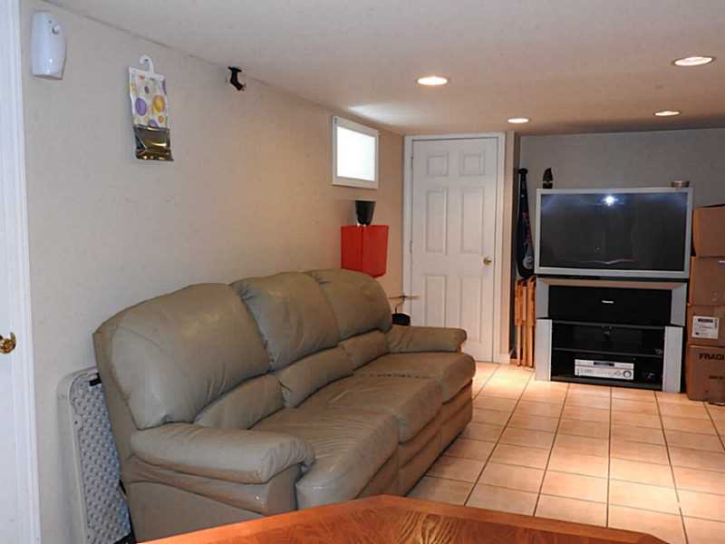 82 Warwick Road Pawtucket, RI 02861 - Photo 10 of 11 Den/Family/Great Room.