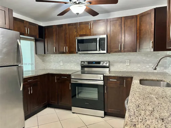 $1,900 | 9411 Evergreen Place, Unit 303, Davie, FL 33324