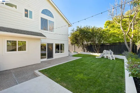a view of a house with a backyard