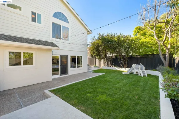 a view of a house with a backyard