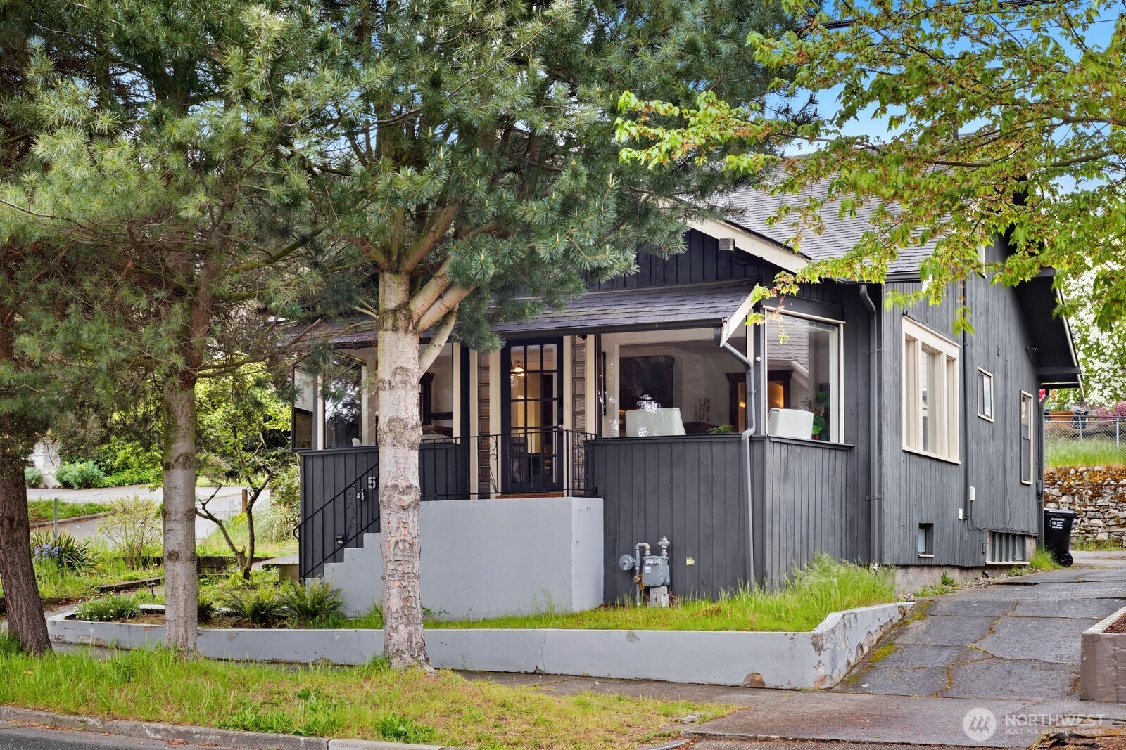 4522 3rd Avenue Northwest Seattle, WA 98107 - Photo 30 of 30 a front view of a house with garden