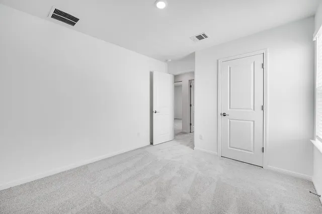 an empty room with a empty space and a ceiling fan window