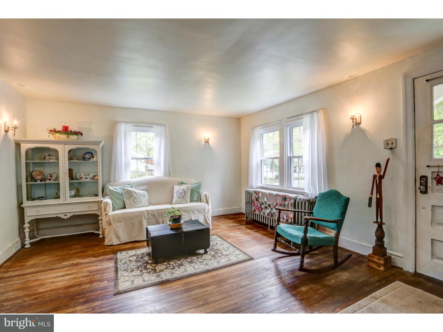646 Cold Run Road Birdsboro, PA 19508 - Photo 6 of 25 Living Room