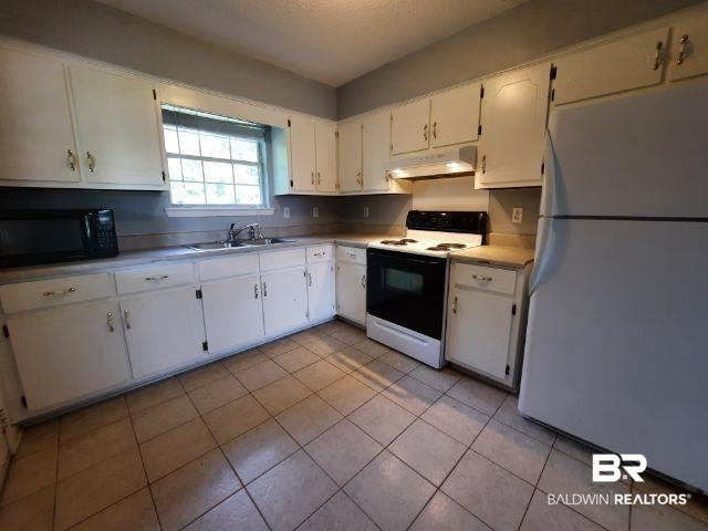 1808 Candlestick Court East Foley, AL 36535 - Photo 2 of 17 Kitchen