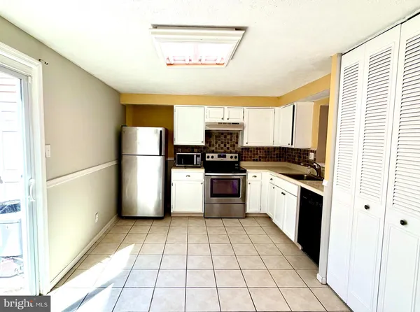 $330,000 | 25 Dorchester Circle, Marlton, NJ 08053