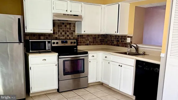 $330,000 | 25 Dorchester Circle, Marlton, NJ 08053