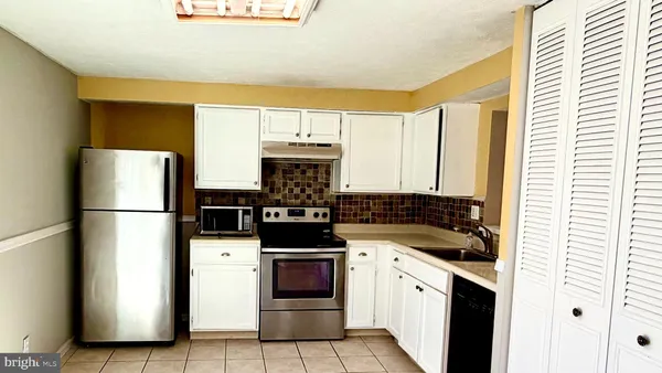 $330,000 | 25 Dorchester Circle, Marlton, NJ 08053