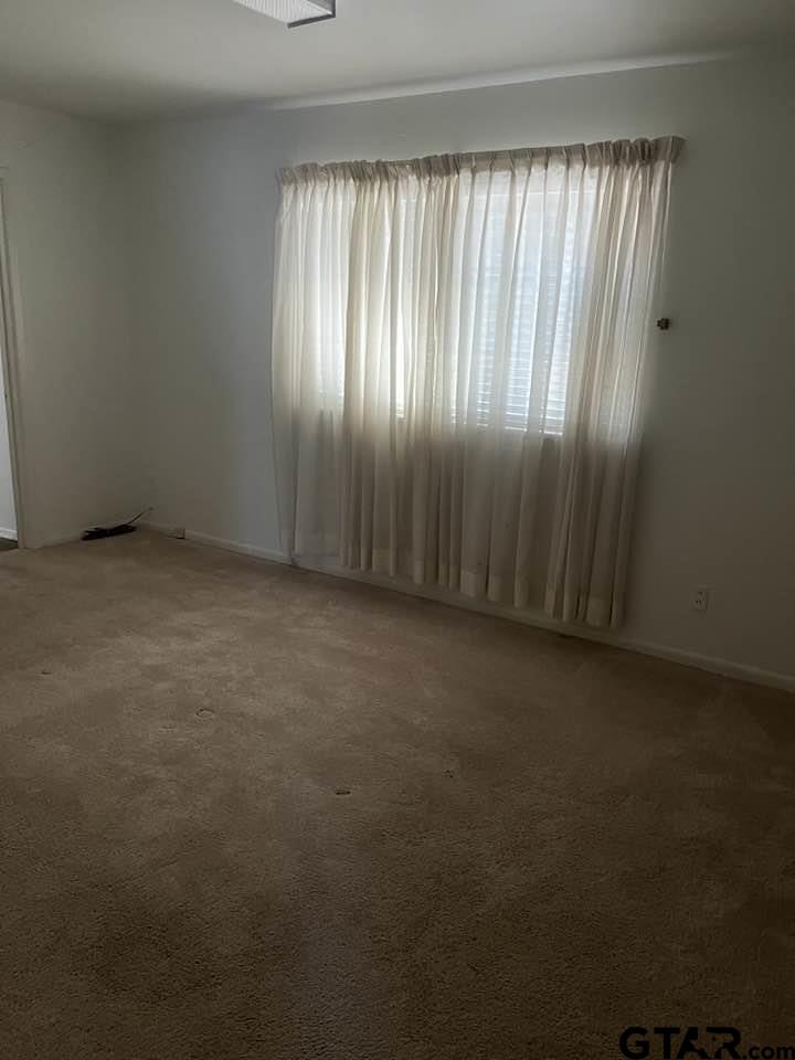 2806 North Glass Avenue Tyler, TX 75702 - Photo 14 of 25 an empty room with windows