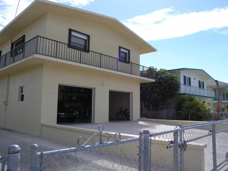 418 3rd Street Key Largo, FL 33037 - Photo 3 of 8 garages