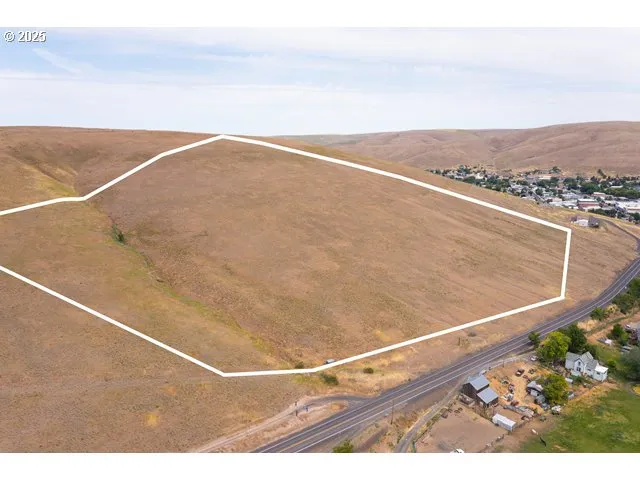 a view of a tennis court
