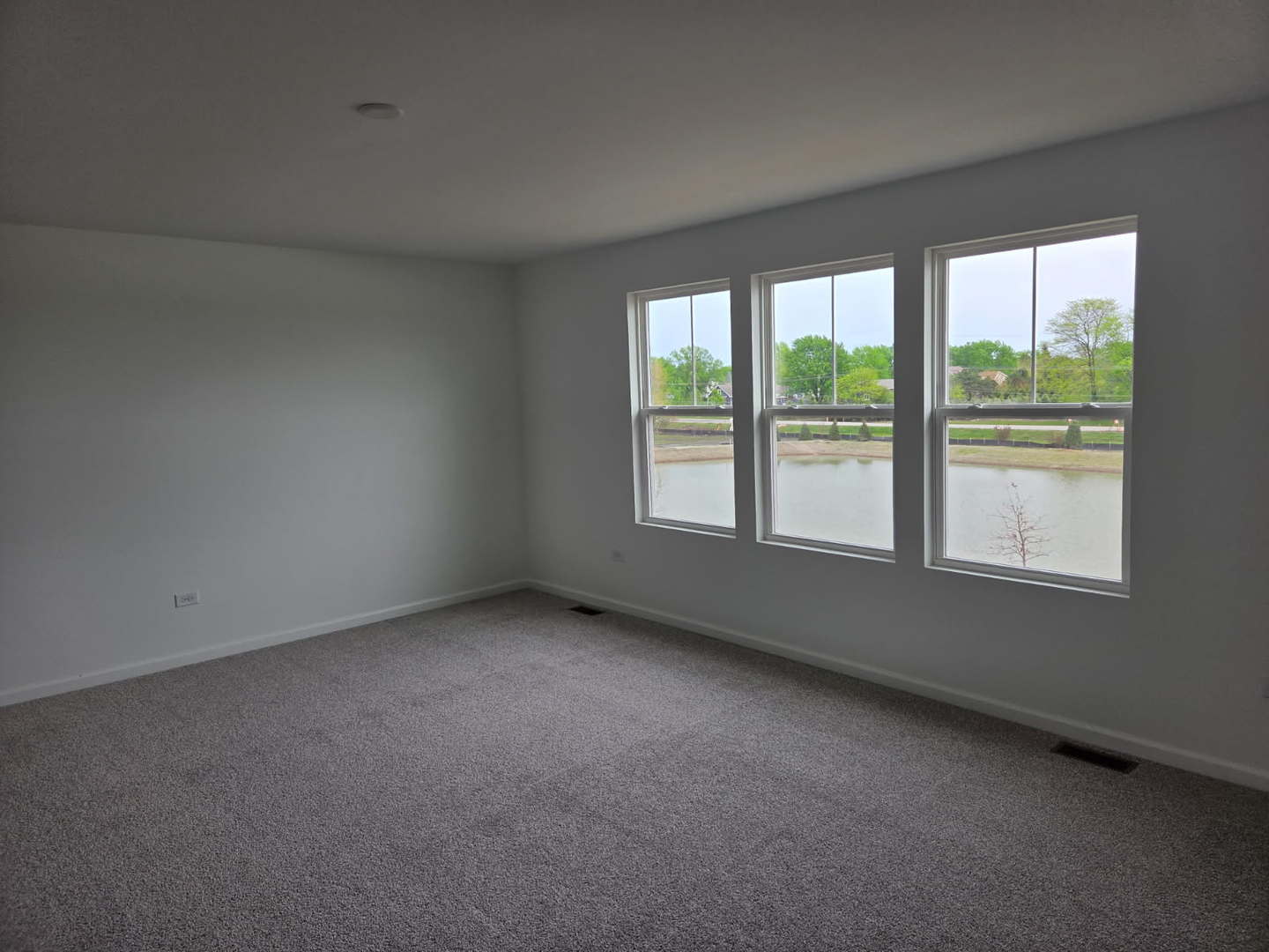 17431 Victoria Lane Lockport, IL 60441 - Photo 10 of 20 an empty room with a window