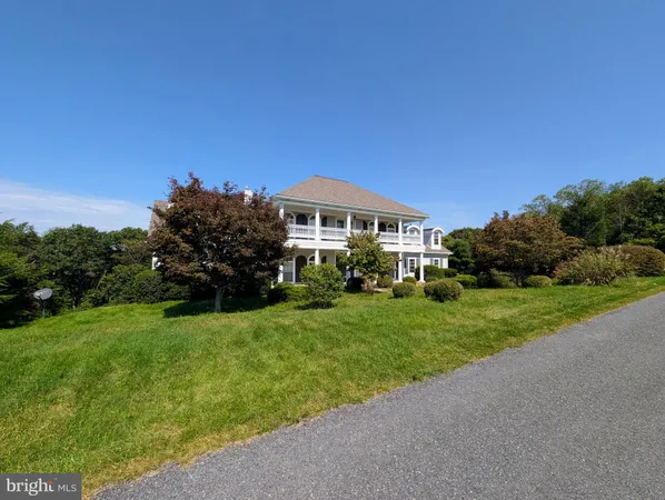 $735,000 | 218 Gregory Drive, Selinsgrove, PA 17870