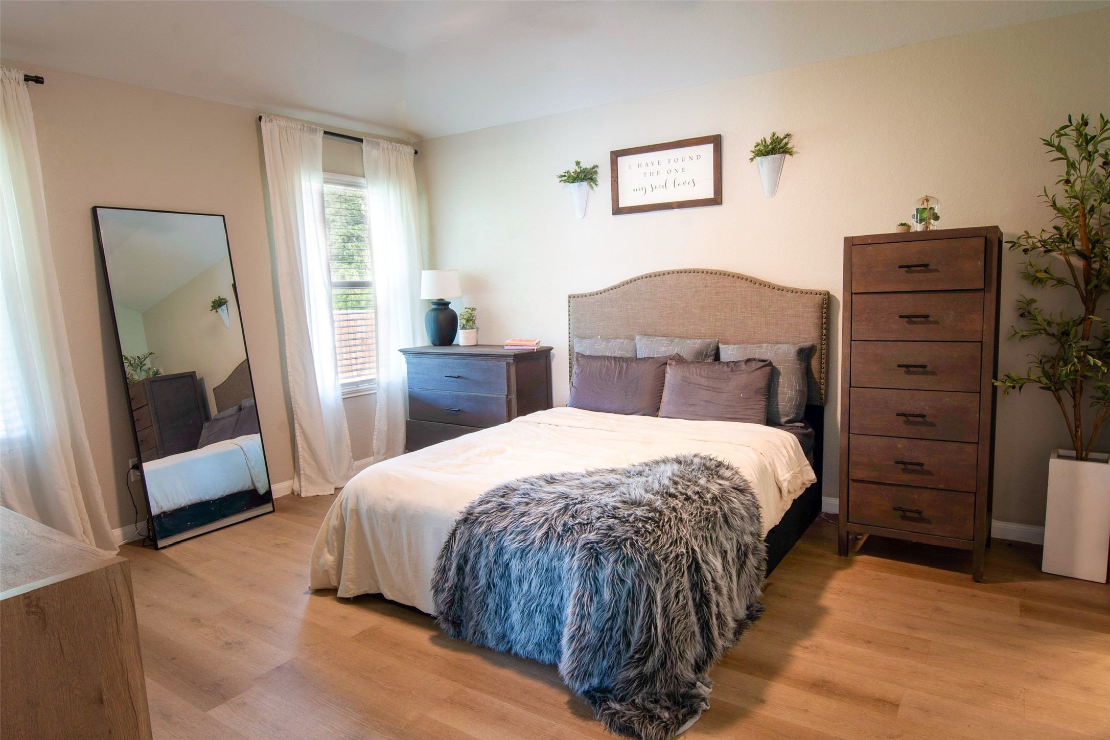 38340 Park View Drive Hempstead, TX 77445 - Photo 10 of 25 a bedroom with a bed and a dresser