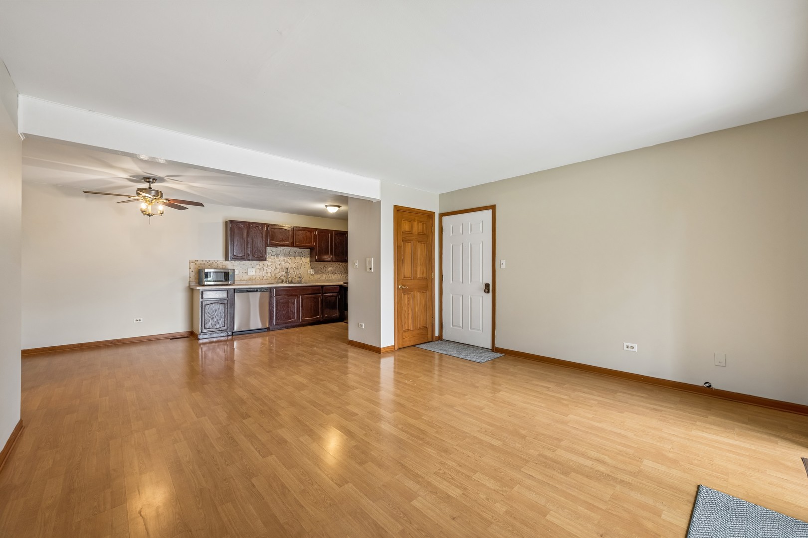 959 Golf Course Road, Unit 1 Crystal Lake, IL 60014 - Photo 6 of 29 Gallery Image 6