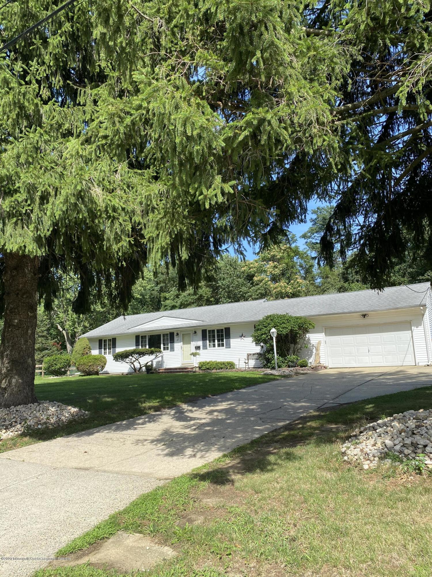 27 Highview Circle Middletown, NJ 07748 - Photo 2 of 14 IMG_3612