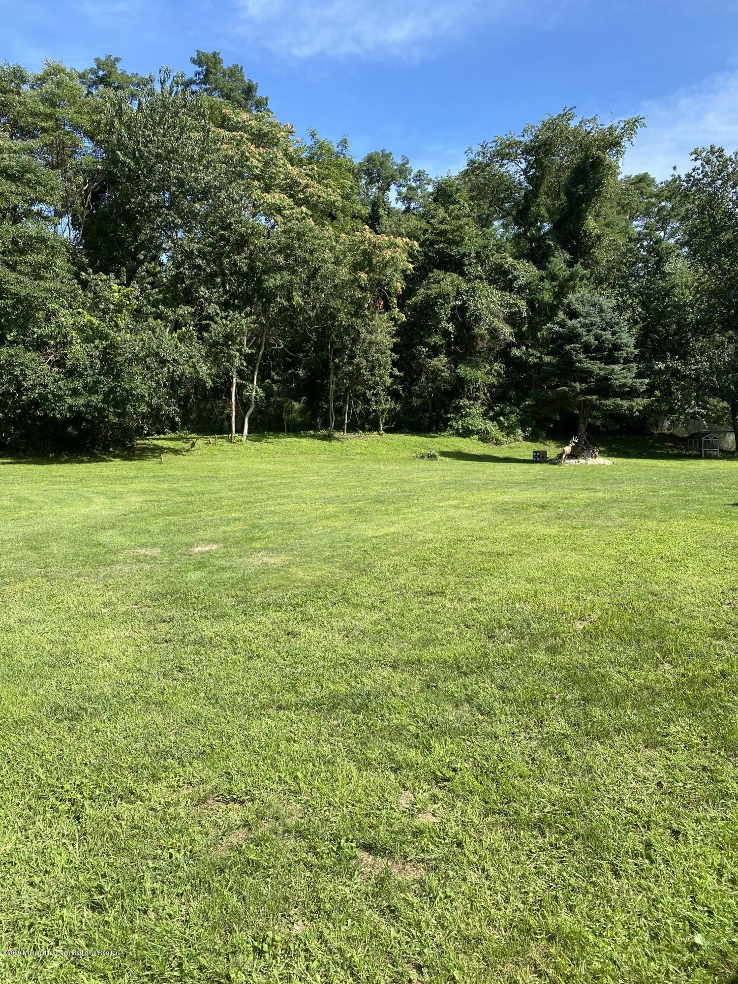 27 Highview Circle Middletown, NJ 07748 - Photo 3 of 14 IMG_3599