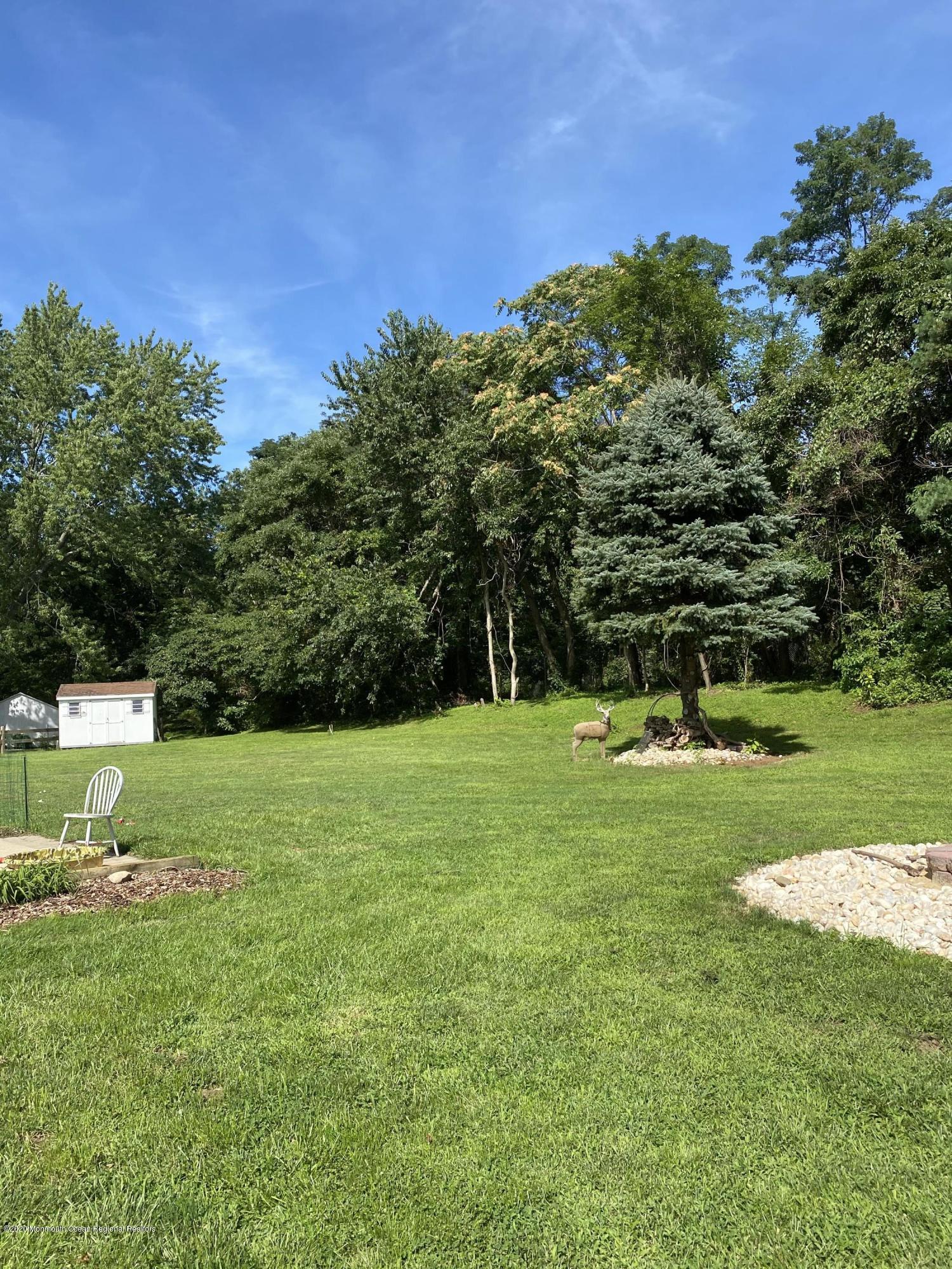 27 Highview Circle Middletown, NJ 07748 - Photo 4 of 14 IMG_3613 (1)
