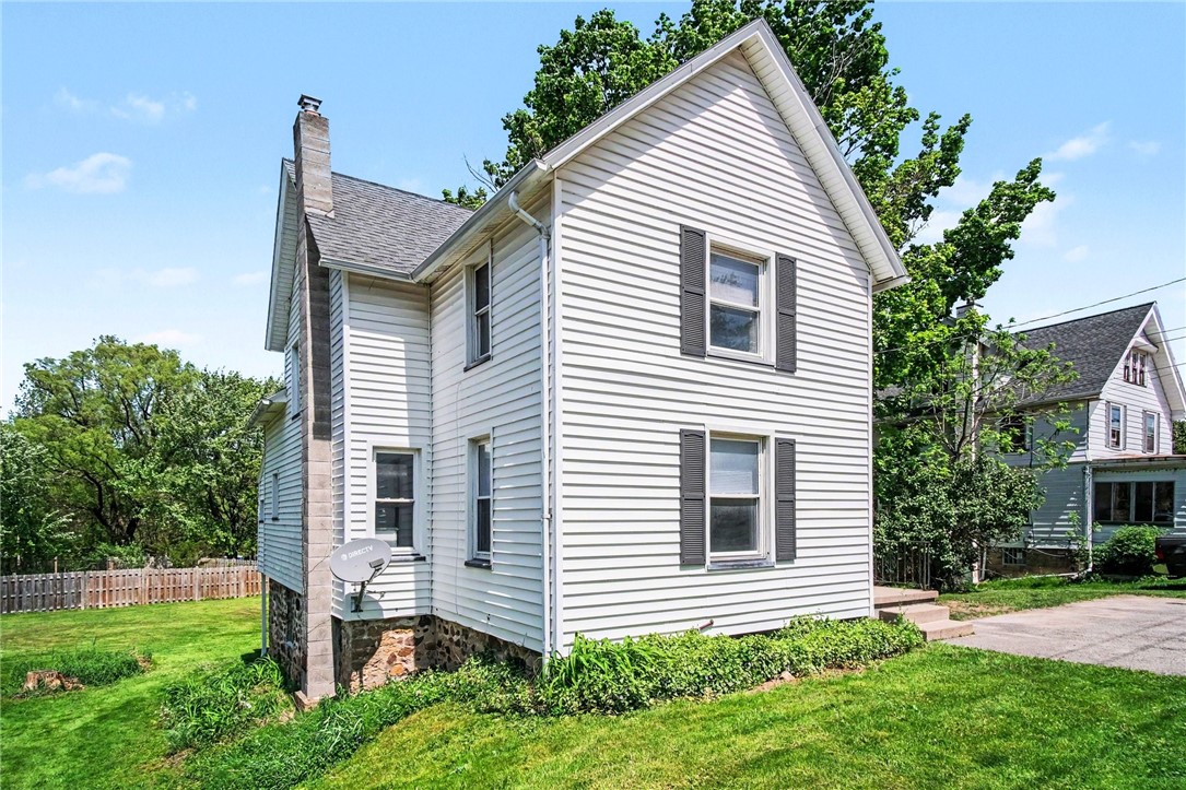 1897 Ridge Road Ontario, NY 14519 - Photo 2 of 31