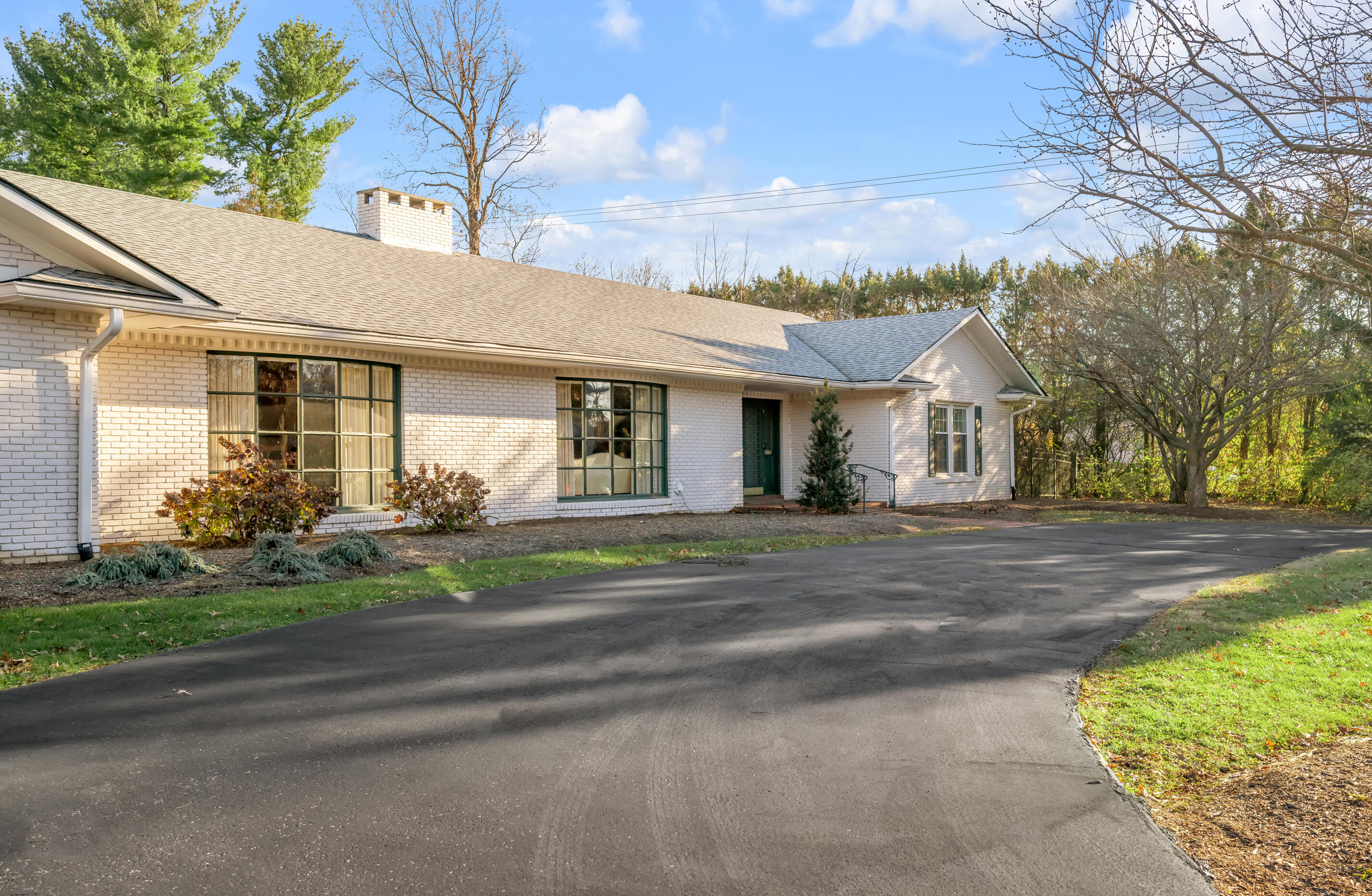 834 Chinoe Road Lexington, KY 40502 - Photo 3 of 59 DSC_7599