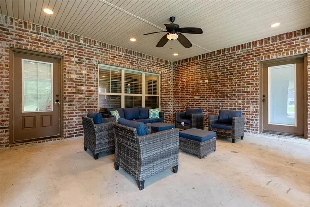 $349,000 | 3258 Paul White Road, Lake Charles, LA 70611