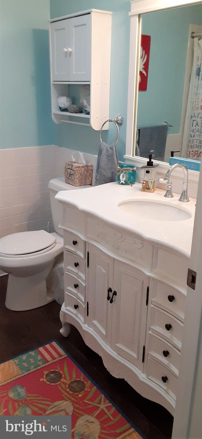 617 Twin Tree Road Ocean City, MD 21842 - Photo 56 of 71 Guest bathroom in hallway