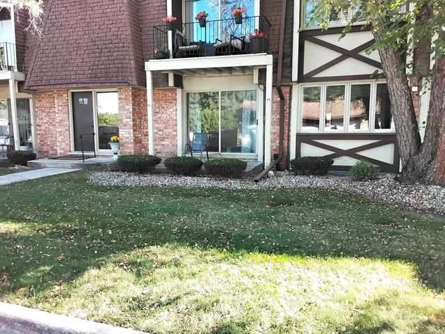 $134,750 | 12721 Park Place, Unit 2B, Crestwood, IL 60418