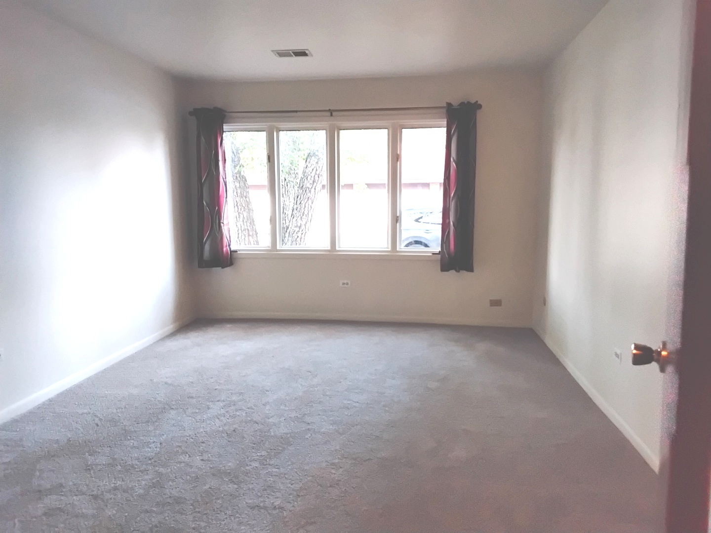 12721 Park Place, Unit 2B Crestwood, IL 60418 - Photo 9 of 12 an empty room with windows