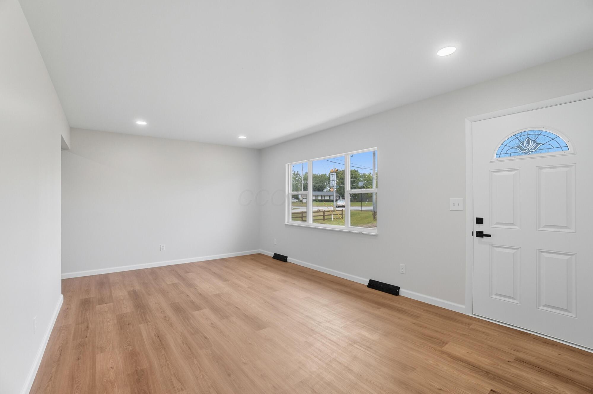 6699 Hall Road Galloway, OH 43119 - Photo 5 of 43 024