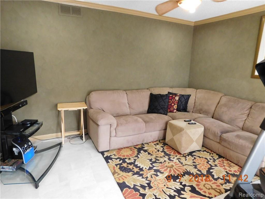 37335 Chesapeake Road Farmington Hills, MI 48335 - Photo 19 of 48