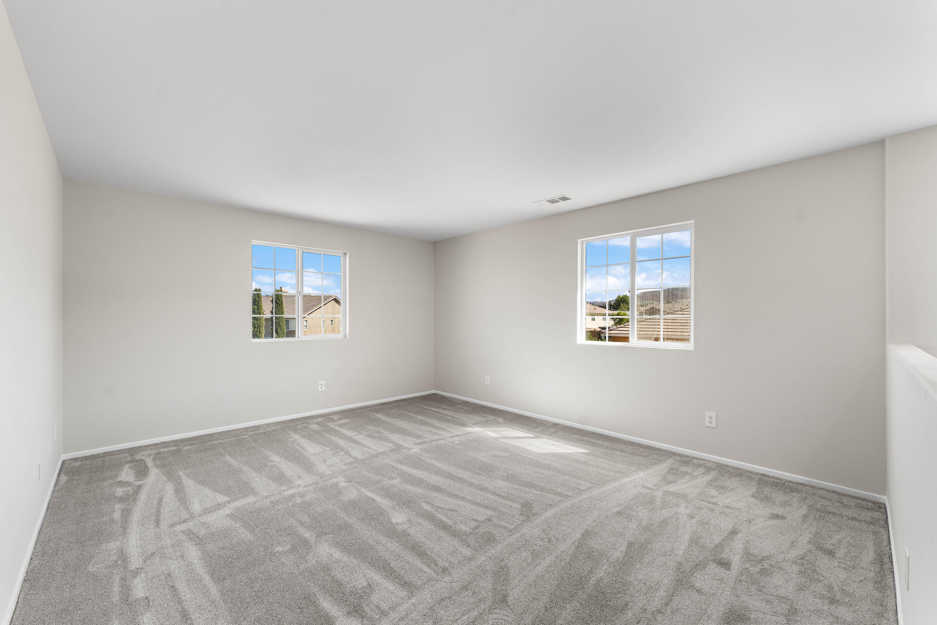 42570 72nd Street West Lancaster, CA 93536 - Photo 21 of 43 an empty room with windows