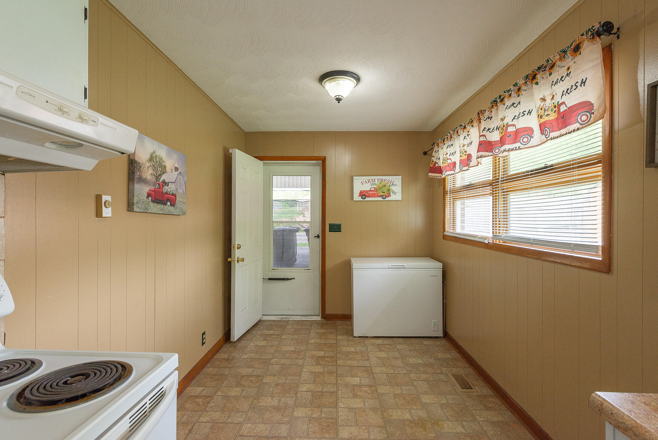 718 Bell Ridge Road Kingsport, TN 37660 - Photo 15 of 45 Carport Entry/Dining