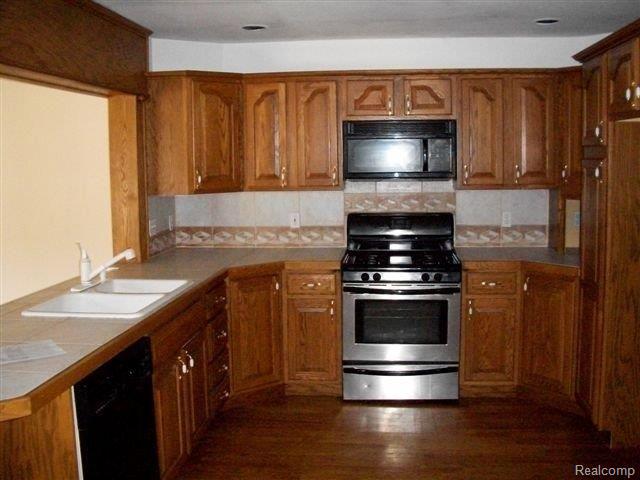 9561 Bray Road Millington, MI 48746 - Photo 2 of 10 kitchen