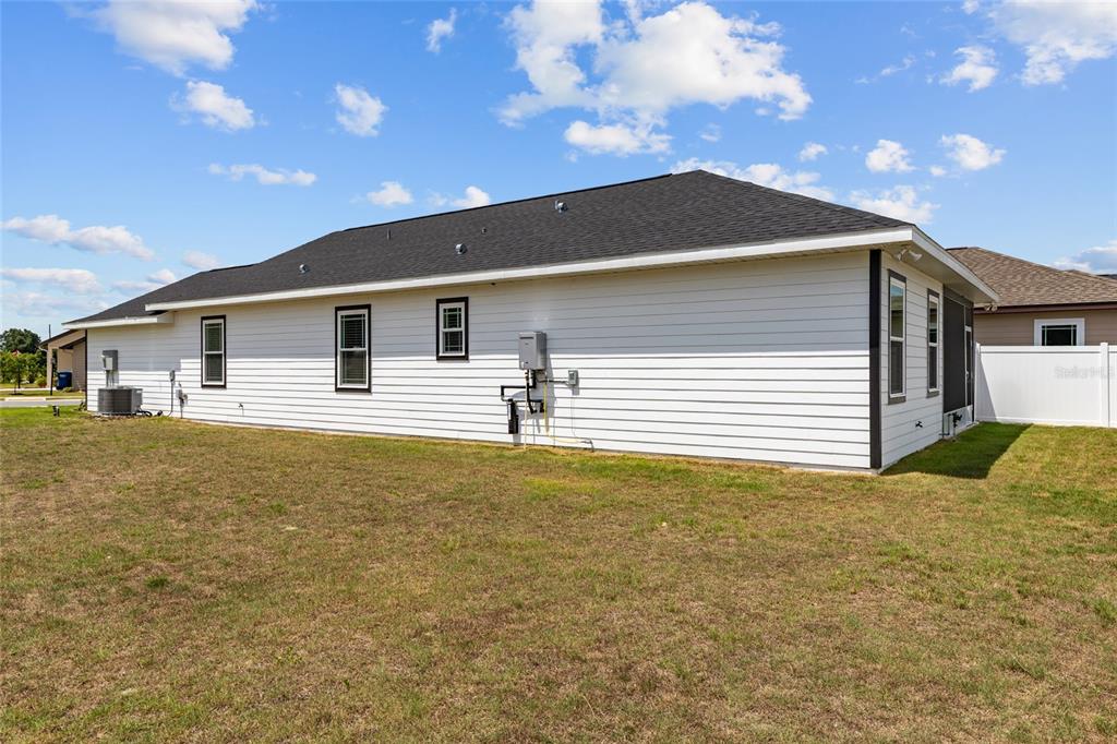 24302 Southwest 18th Road Newberry, FL 32669 - Photo 28 of 30 a view of a house with a backyard
