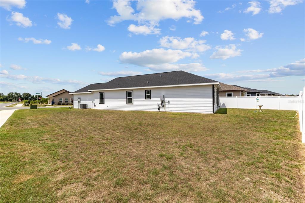 24302 Southwest 18th Road Newberry, FL 32669 - Photo 29 of 30 a big room with yard