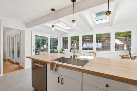 $1,695,000 | 11 Amberwood Lane, San Anselmo, CA 94960