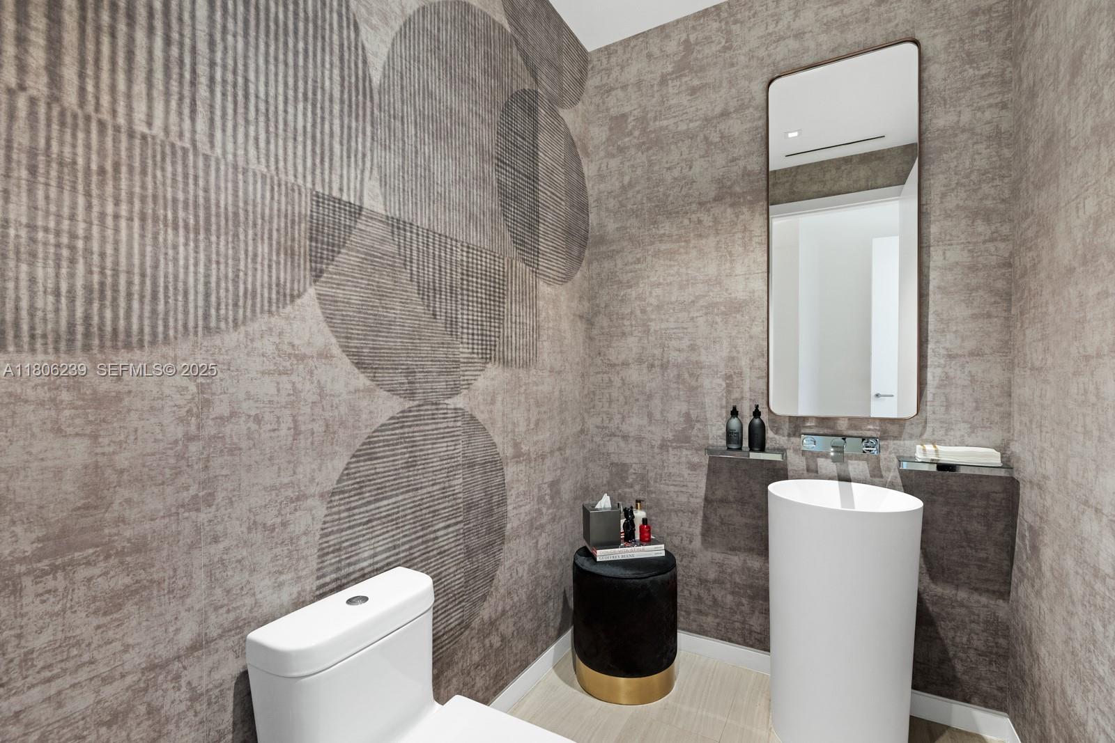 4700 Meridian Avenue Miami Beach, FL 33140 - Photo 24 of 64 a bathroom with a toilet sink and mirror