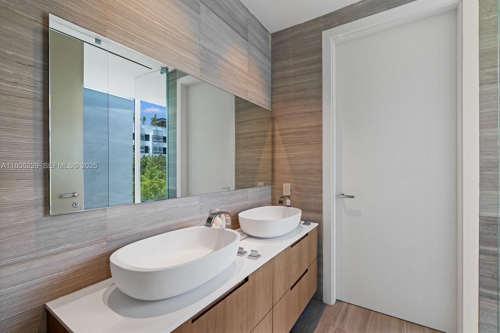 4700 Meridian Avenue Miami Beach, FL 33140 - Photo 38 of 64 a bathroom with a toilet a sink and a large mirror