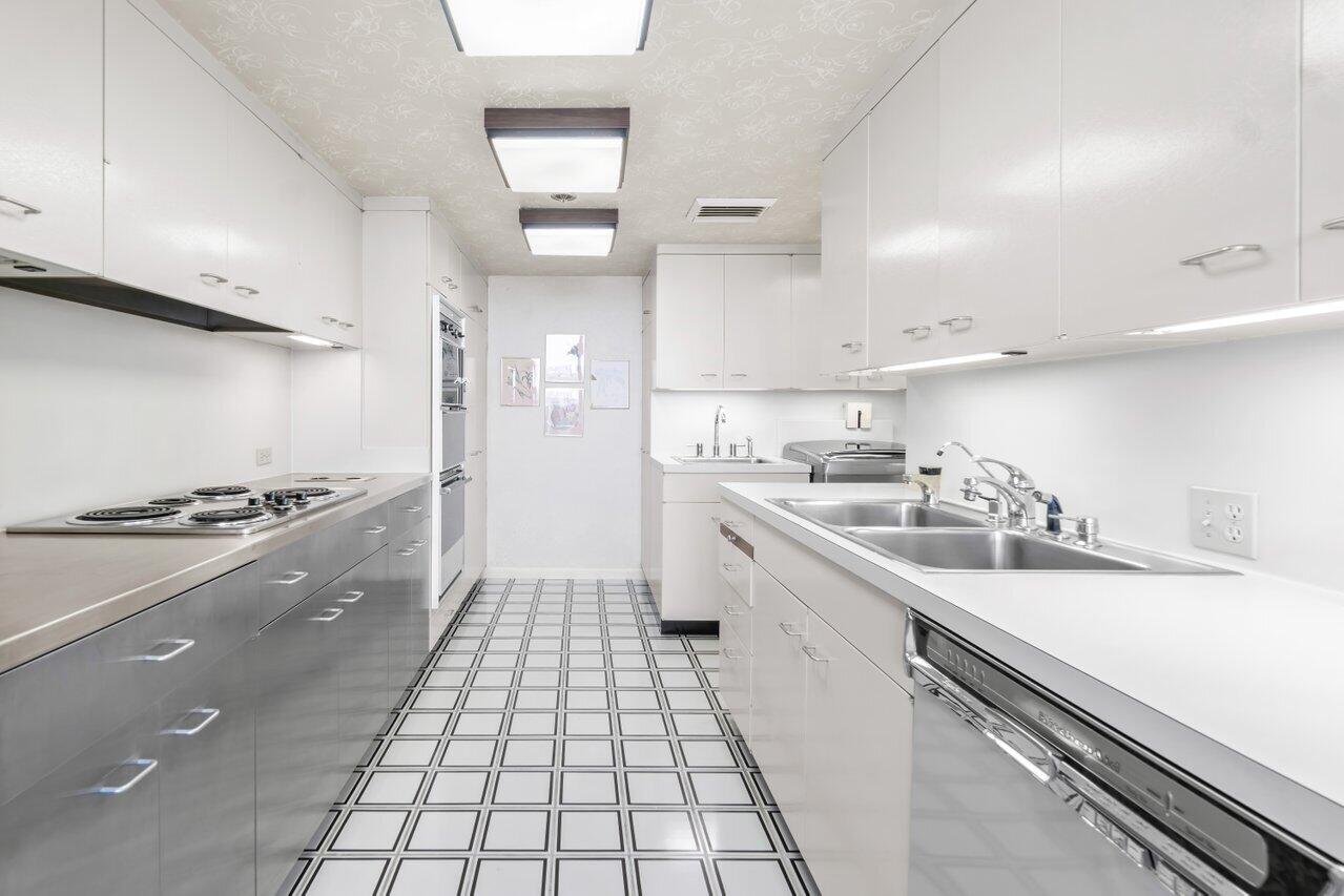 350 South Ocean Boulevard, Unit PHC Boca Raton, FL 33432 - Photo 19 of 42 011-350SouthOceanBoulevard-PHC-BocaRaton