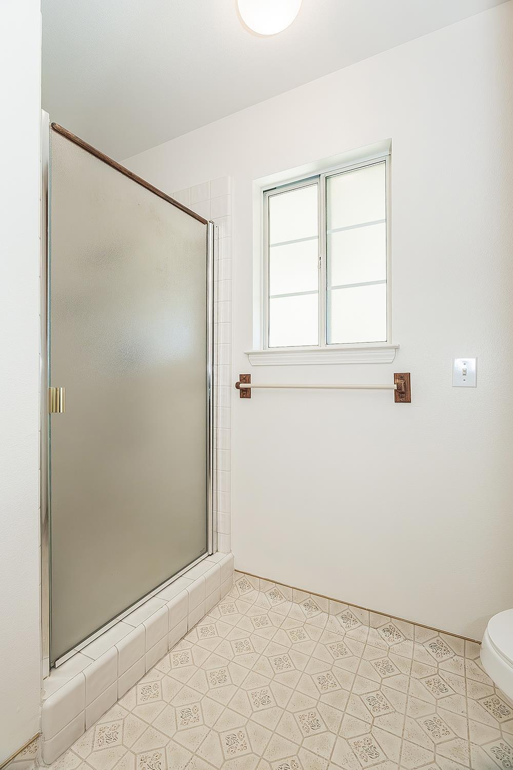 1415 West Riverglen Avenue Reedley, CA 93654 - Photo 18 of 48 an empty room with windows