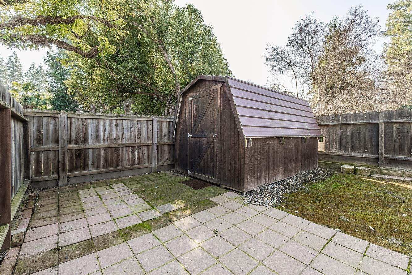 1415 West Riverglen Avenue Reedley, CA 93654 - Photo 38 of 48 a view of a backyard